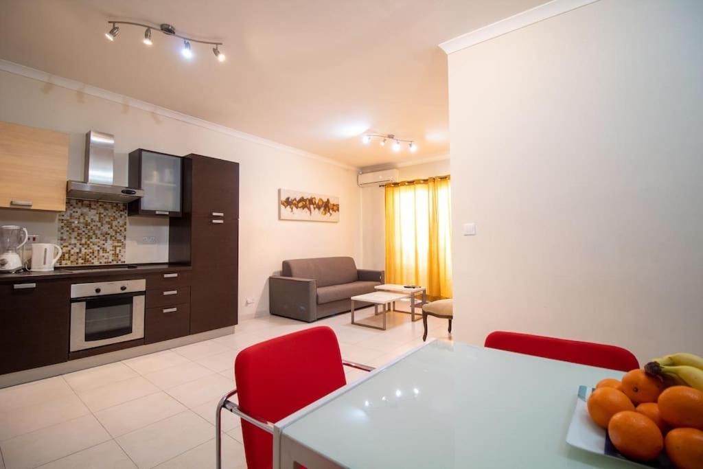 Modern Apt In The Heart Of Maltese Nightlife Saint Julian's Ngoại thất bức ảnh