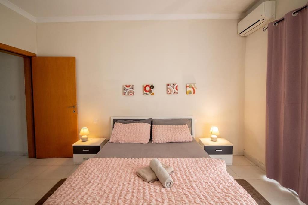 Modern Apt In The Heart Of Maltese Nightlife Saint Julian's Ngoại thất bức ảnh