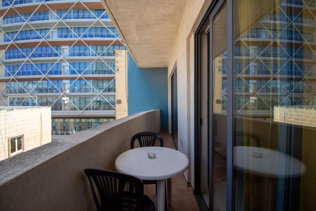 Modern Apt In The Heart Of Maltese Nightlife Saint Julian's Ngoại thất bức ảnh