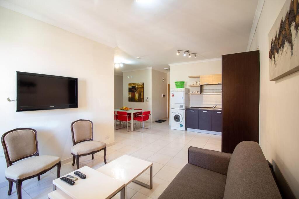 Modern Apt In The Heart Of Maltese Nightlife Saint Julian's Ngoại thất bức ảnh