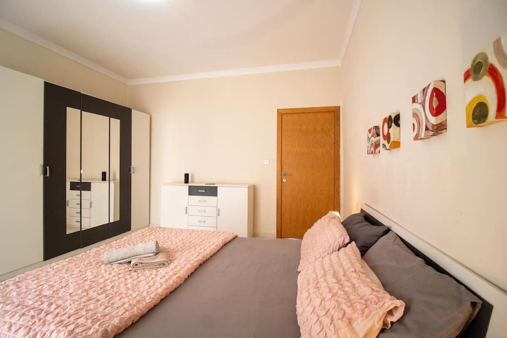 Modern Apt In The Heart Of Maltese Nightlife Saint Julian's Ngoại thất bức ảnh
